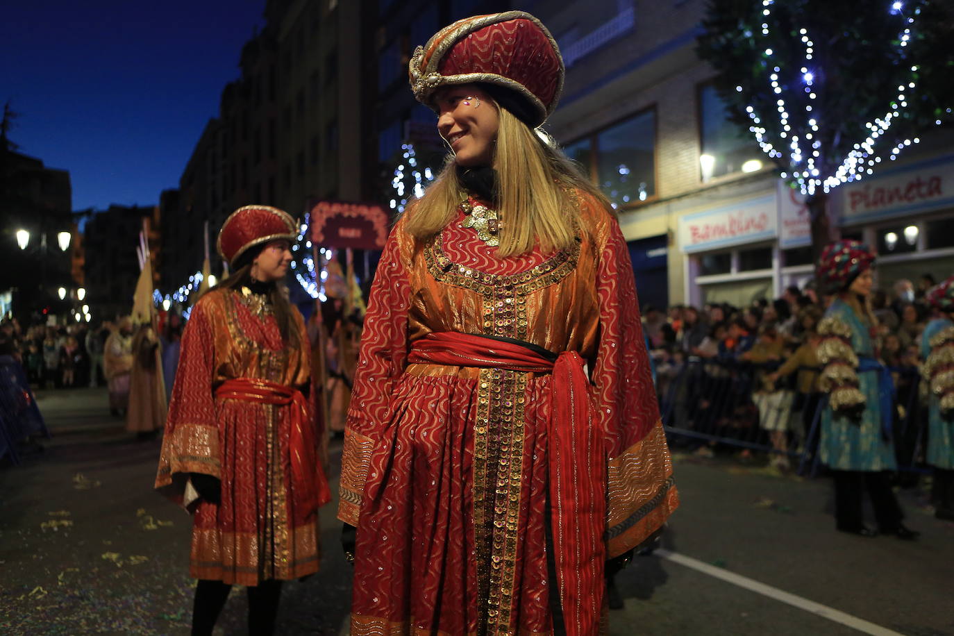 Fotos: Los Reyes Magos hacen soñar a los niños en Oviedo