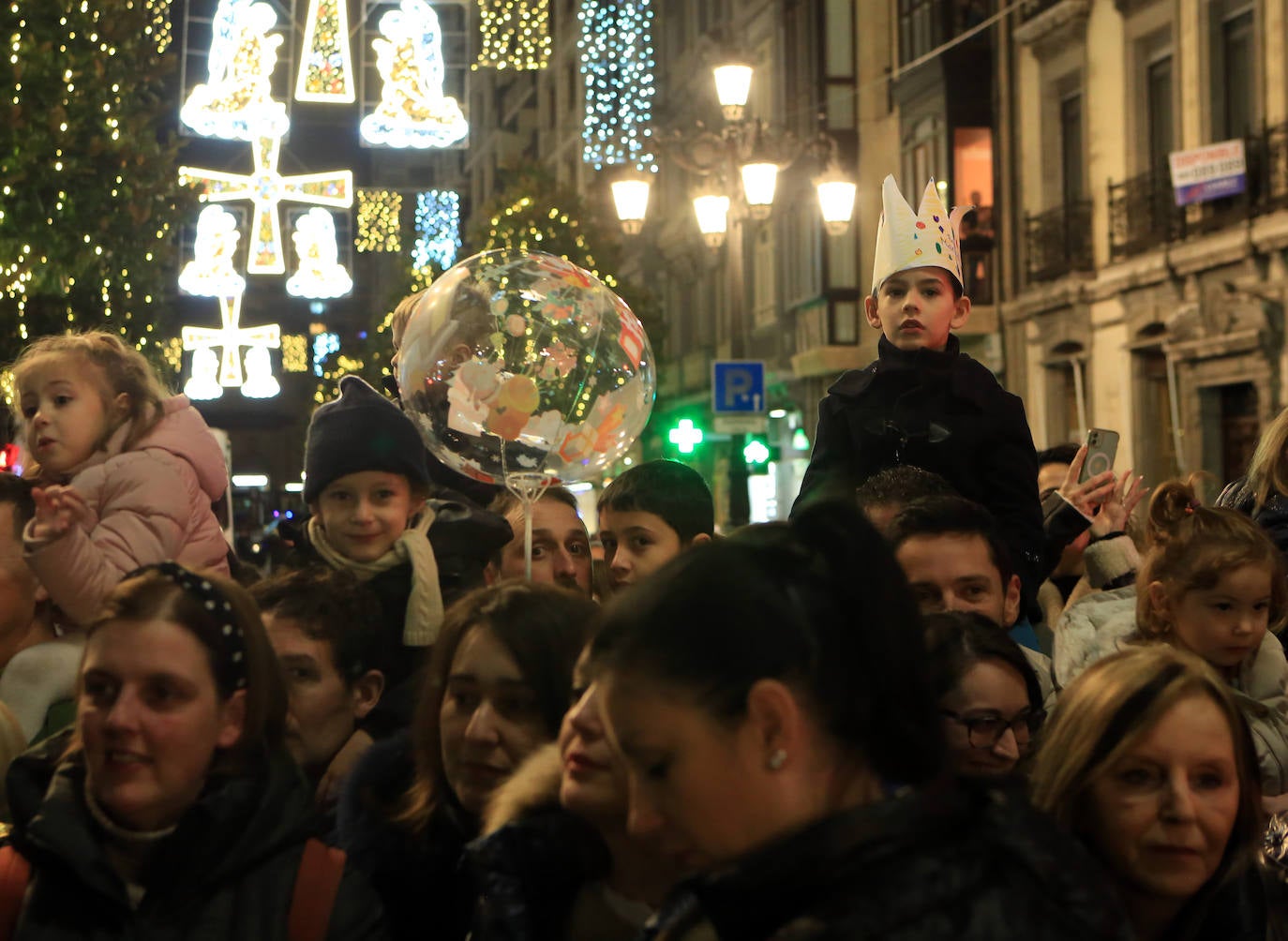 Fotos: Los Reyes Magos hacen soñar a los niños en Oviedo