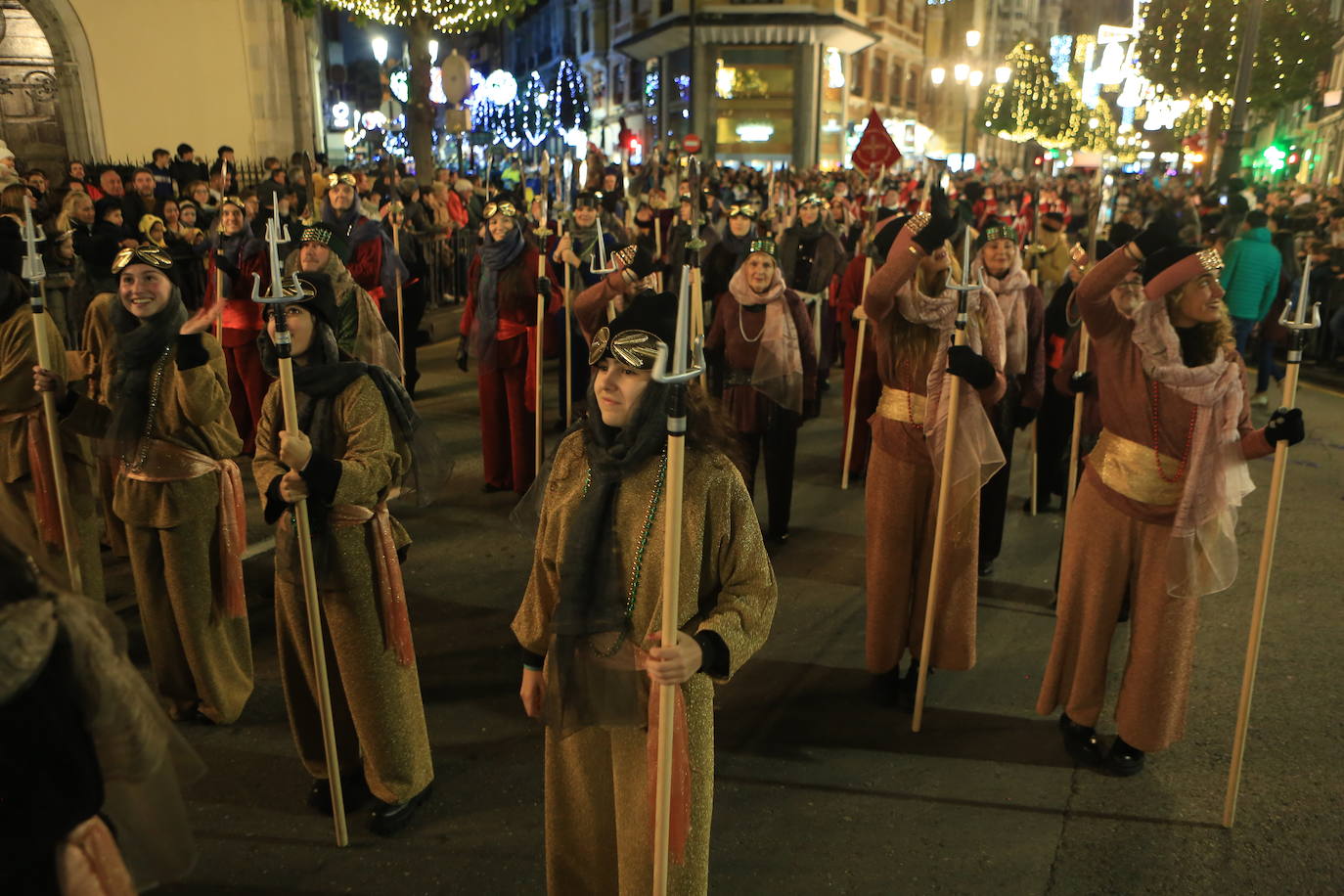 Fotos: Los Reyes Magos hacen soñar a los niños en Oviedo
