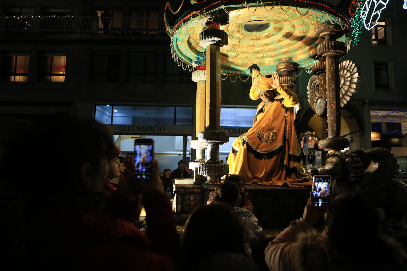 Fotos: Los Reyes Magos hacen soñar a los niños en Oviedo
