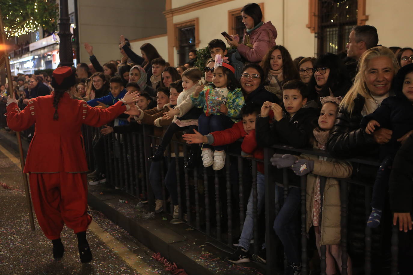 Fotos: Los Reyes Magos hacen soñar a los niños en Oviedo