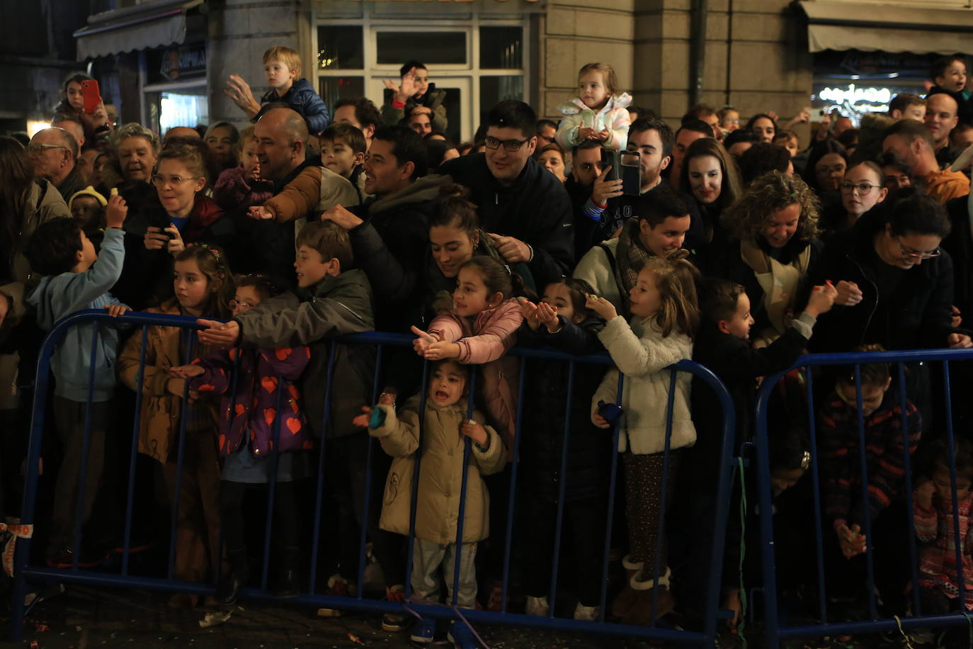 Fotos: Los Reyes Magos hacen soñar a los niños en Oviedo
