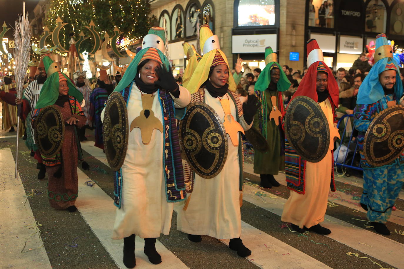 Fotos: Los Reyes Magos hacen soñar a los niños en Oviedo
