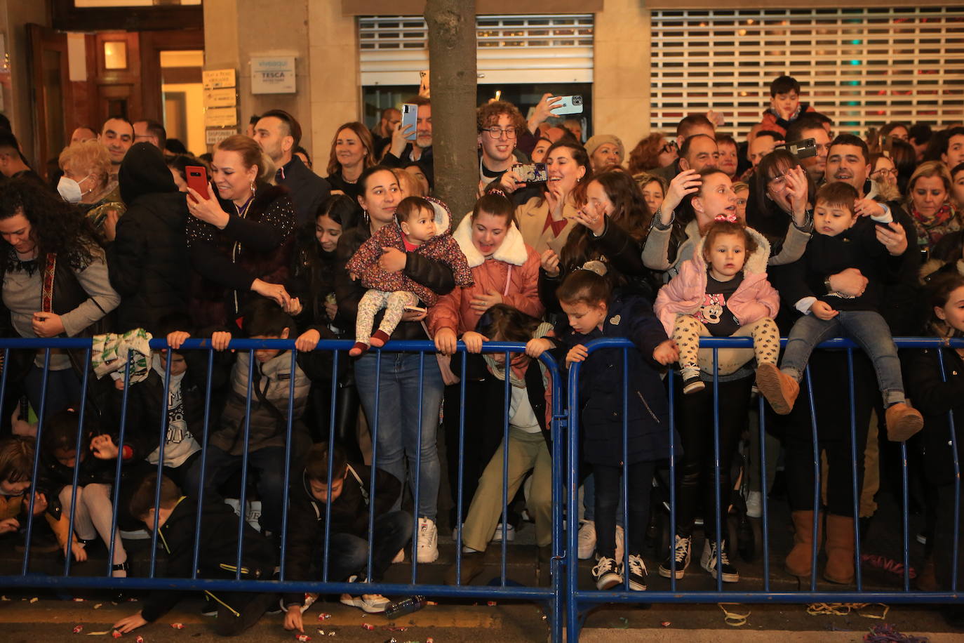 Fotos: Los Reyes Magos hacen soñar a los niños en Oviedo