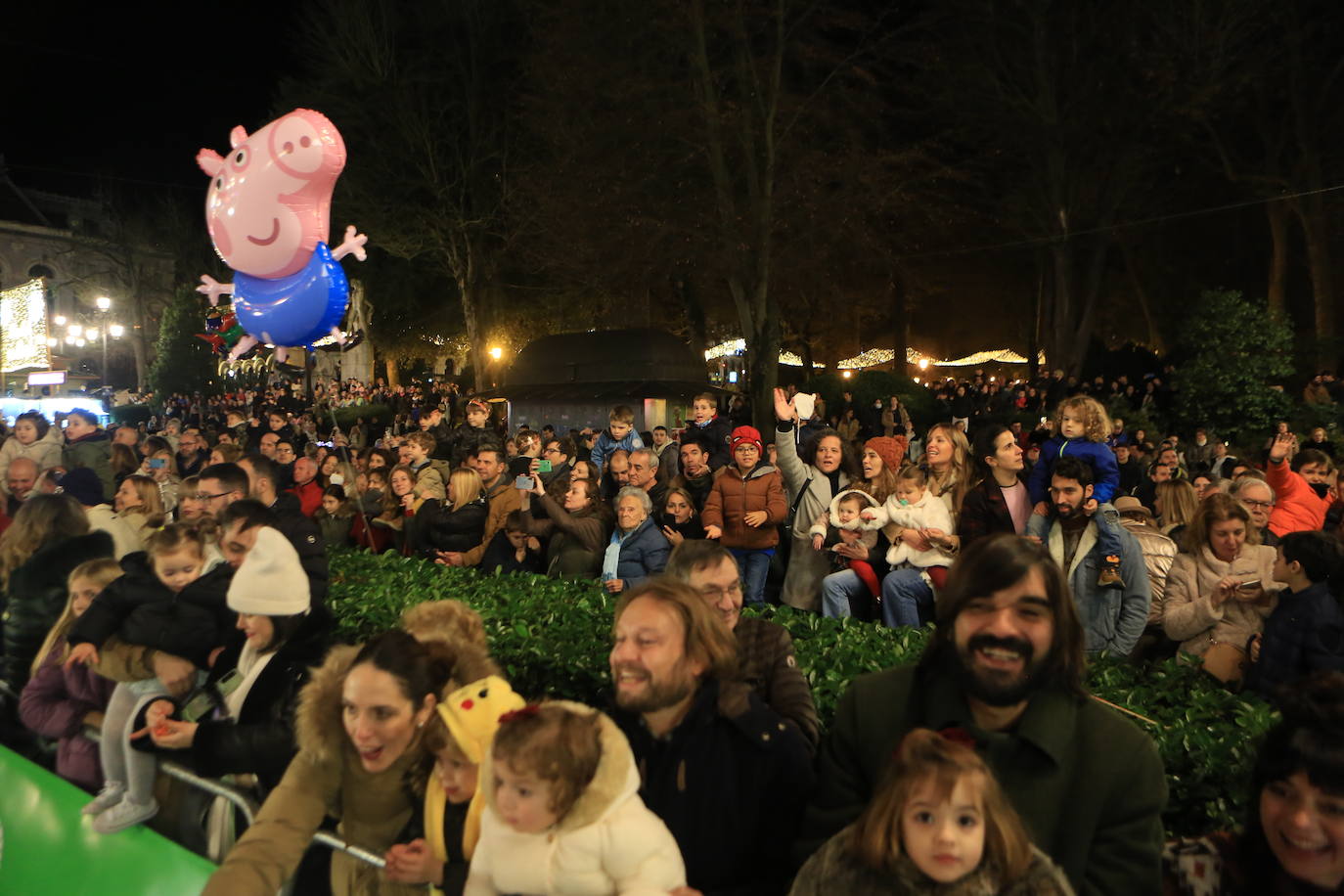 Fotos: Los Reyes Magos hacen soñar a los niños en Oviedo