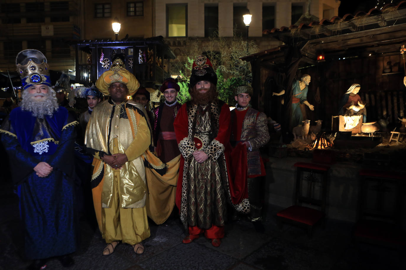 Fotos: Los Reyes Magos hacen soñar a los niños en Oviedo