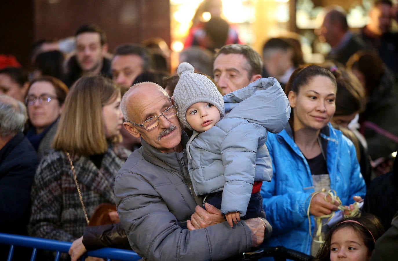 Fotos: Los Reyes Magos hacen soñar a los niños en Oviedo