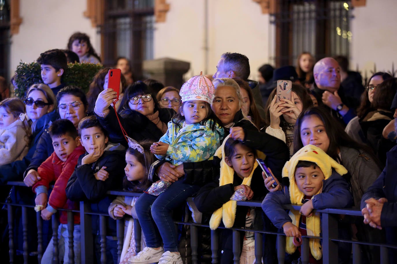 Fotos: Los Reyes Magos hacen soñar a los niños en Oviedo