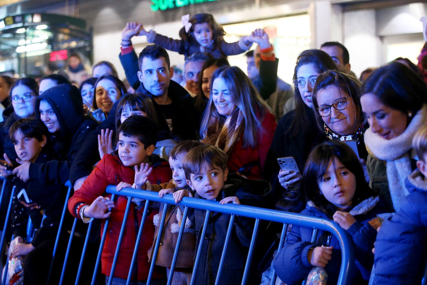 Fotos: Los Reyes Magos hacen soñar a los niños en Oviedo