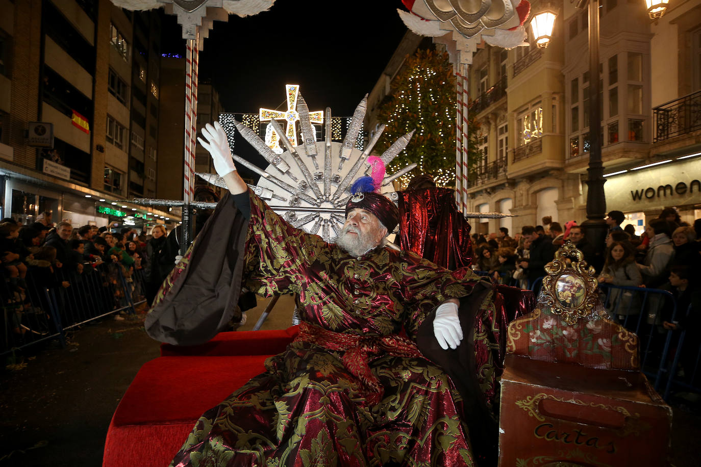 Fotos: Los Reyes Magos hacen soñar a los niños en Oviedo