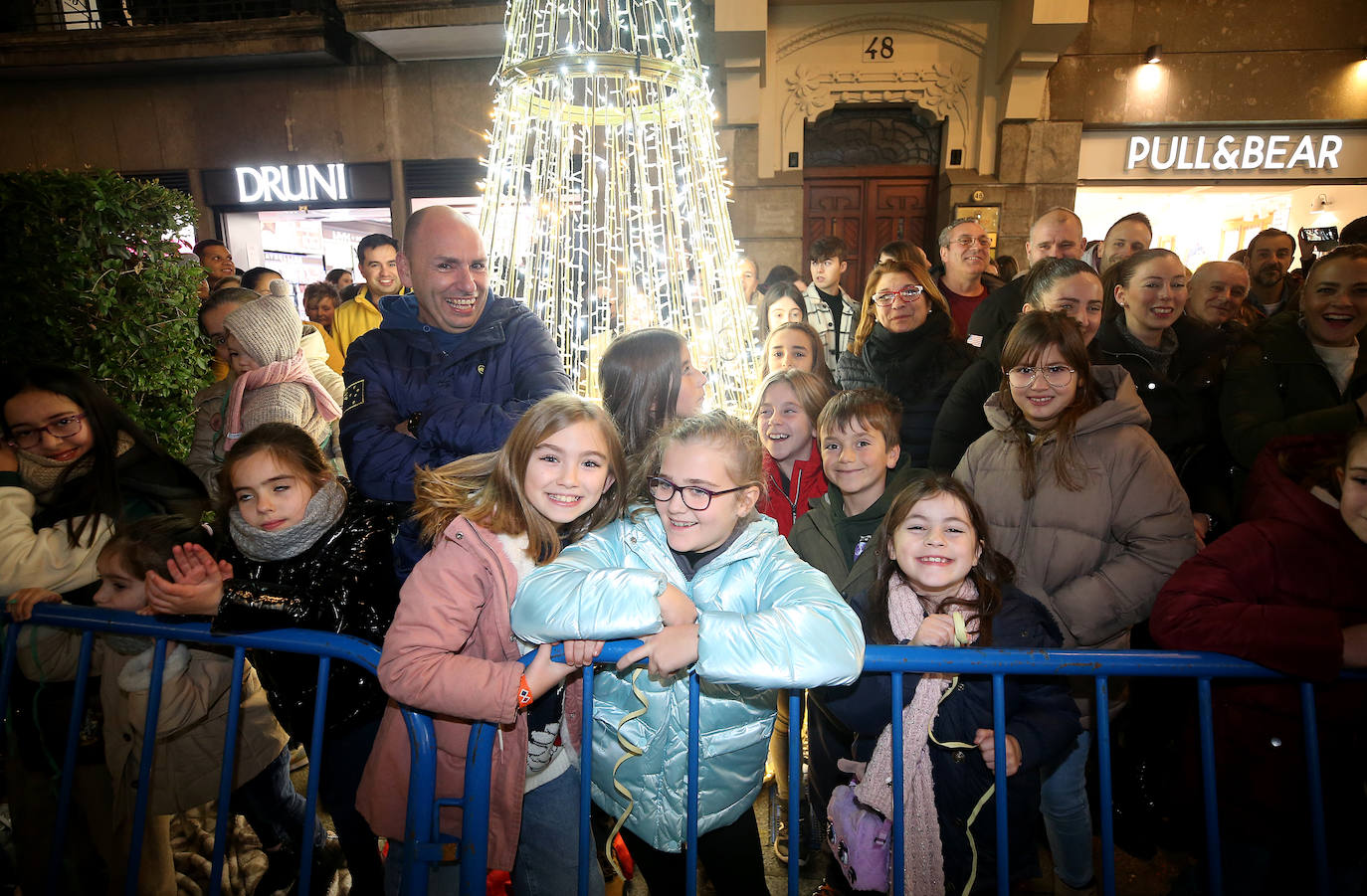 Fotos: Los Reyes Magos hacen soñar a los niños en Oviedo