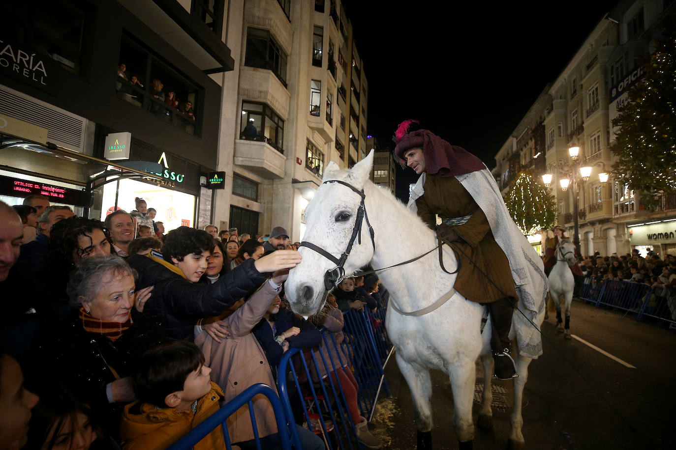 Fotos: Los Reyes Magos hacen soñar a los niños en Oviedo