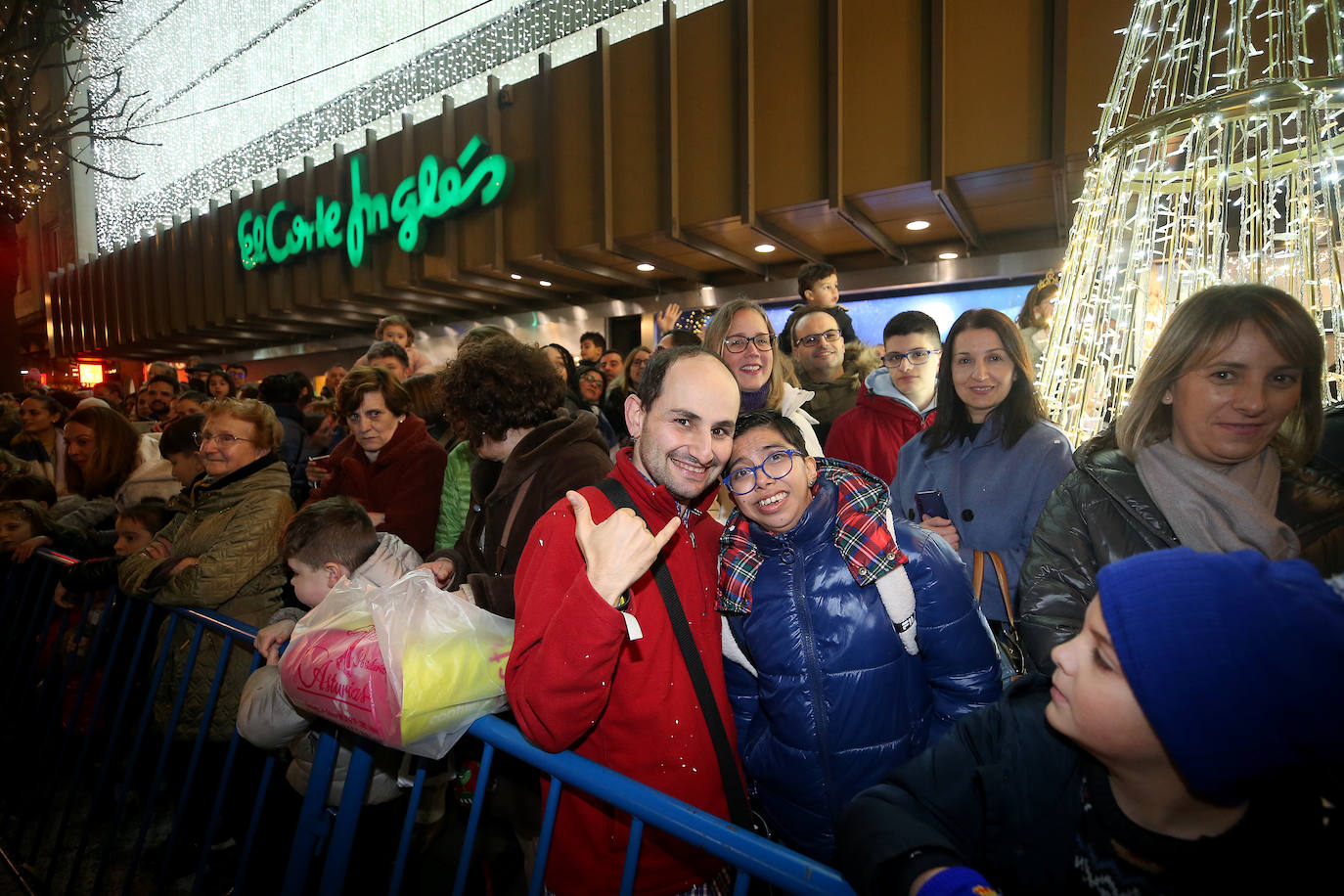 Fotos: Los Reyes Magos hacen soñar a los niños en Oviedo