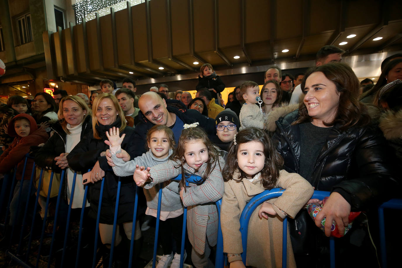 Fotos: Los Reyes Magos hacen soñar a los niños en Oviedo