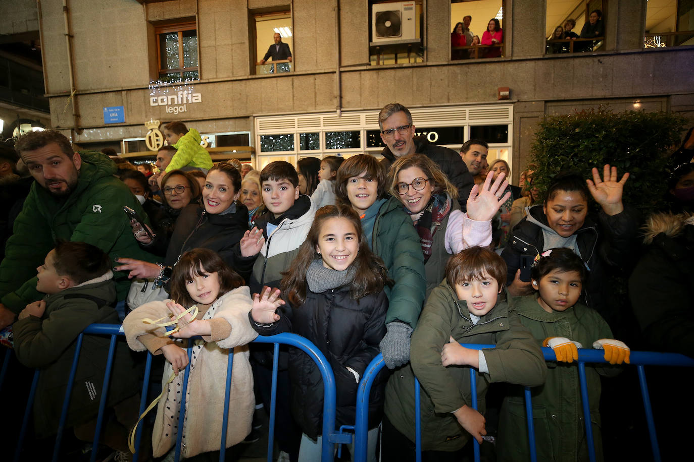 Fotos: Los Reyes Magos hacen soñar a los niños en Oviedo