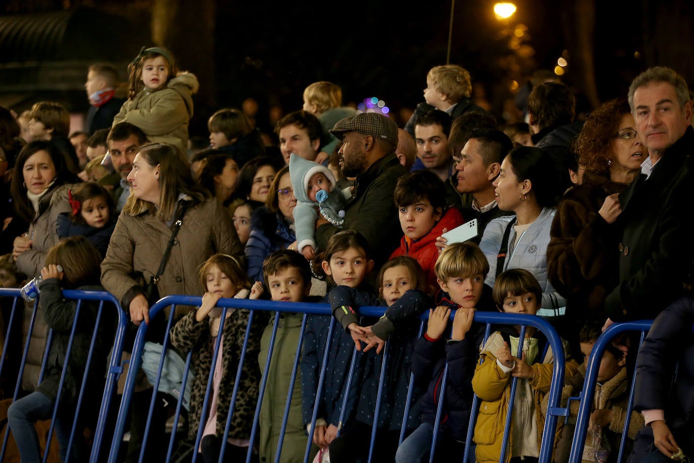 Fotos: Los Reyes Magos hacen soñar a los niños en Oviedo