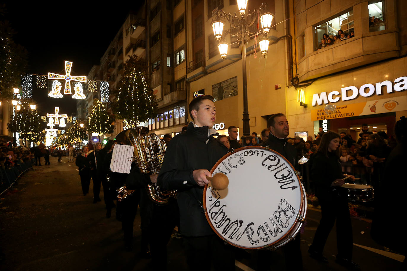 Fotos: Los Reyes Magos hacen soñar a los niños en Oviedo