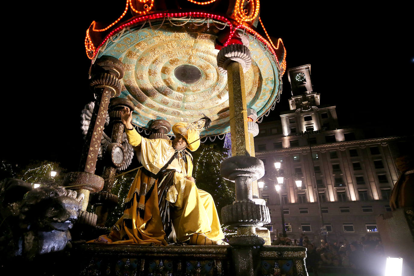 Fotos: Los Reyes Magos hacen soñar a los niños en Oviedo