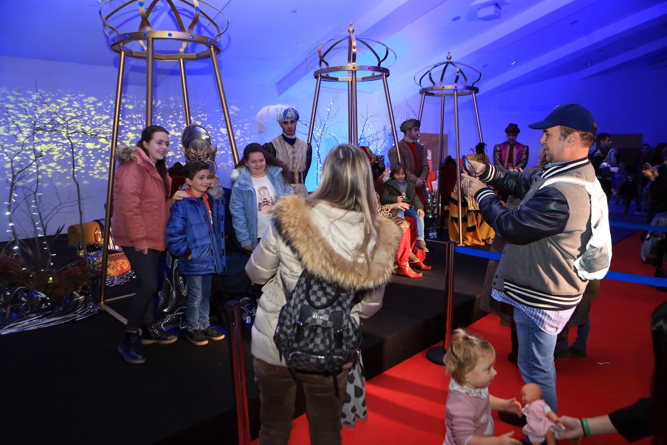 Fotos: Los Reyes Magos llevan a Oviedo la ilusión y aseguran traer «una comitiva con muchos regalos»