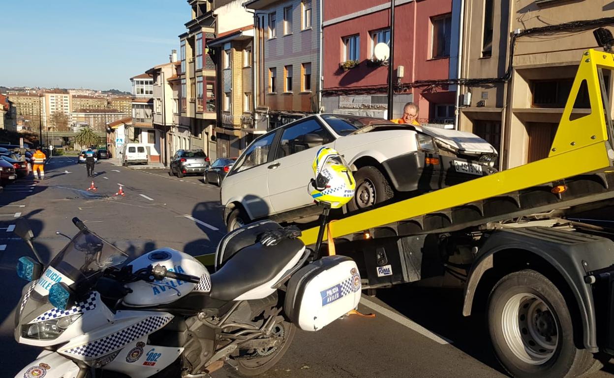 El frontal de uno de los vehículos implicados terminó destrozado, pero no hubo ningún herido. 