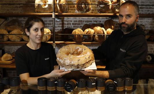 Estefanía Gómez y Alejandro Fuertes. Manín (C. del Narcea, Oviedo, Gijón y Tineo)