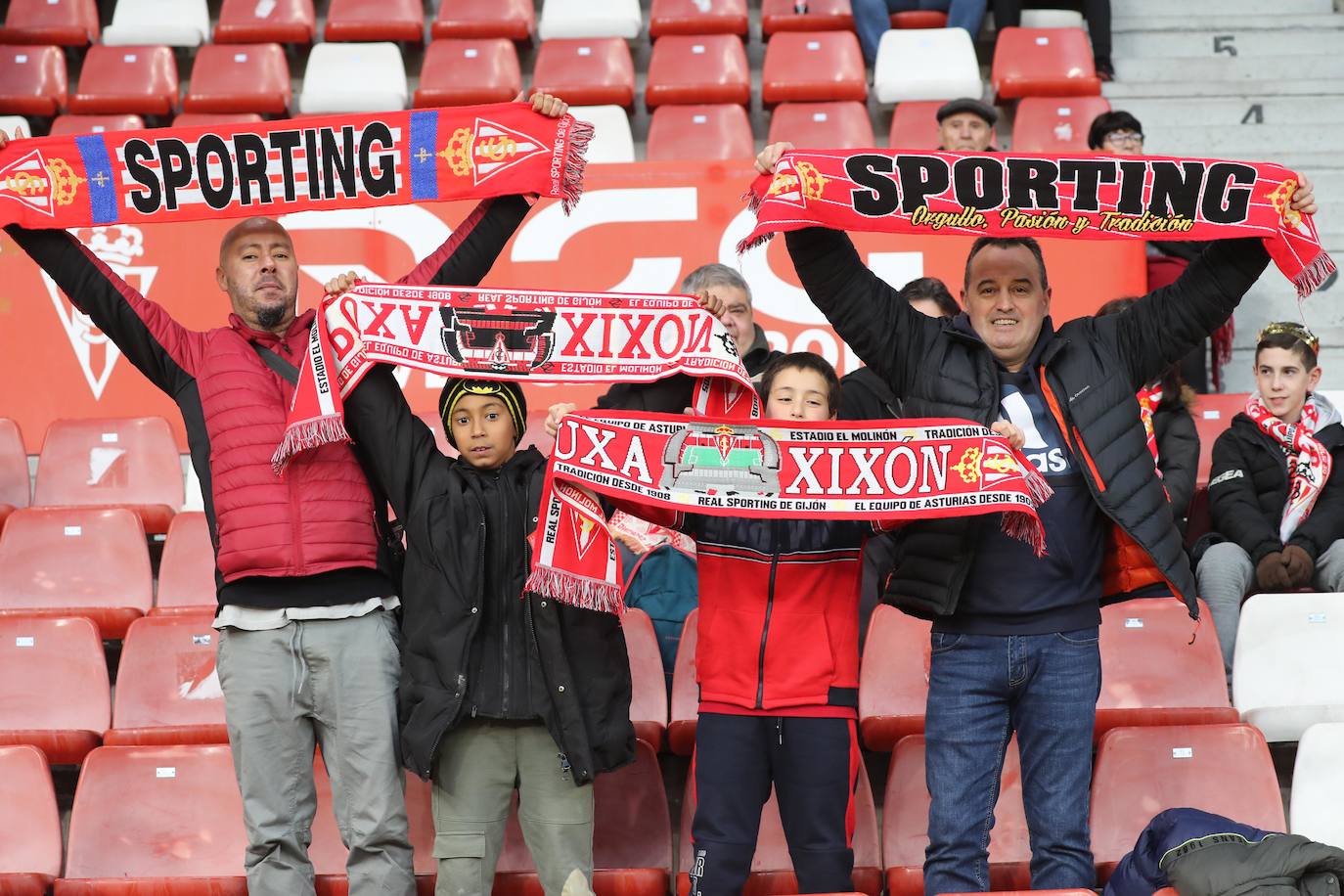 Fotos: ¿Estuviste en el Sporting - Levante? ¡Búscate en las fotos!