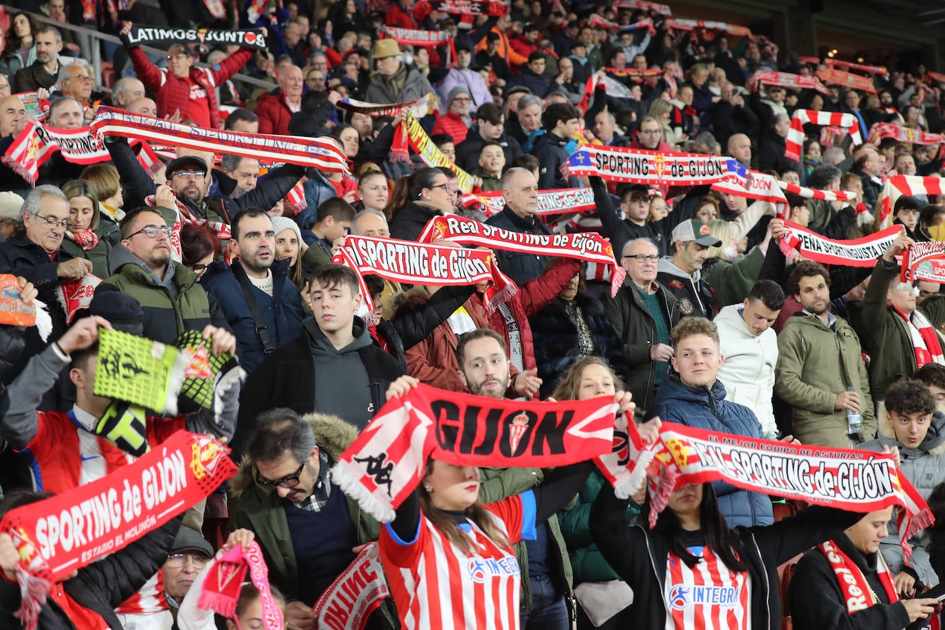 Fotos: ¿Estuviste en el Sporting - Levante? ¡Búscate en las fotos!