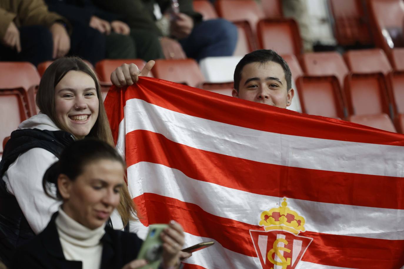 Fotos: ¿Estuviste en el Sporting - Levante? ¡Búscate en las fotos!