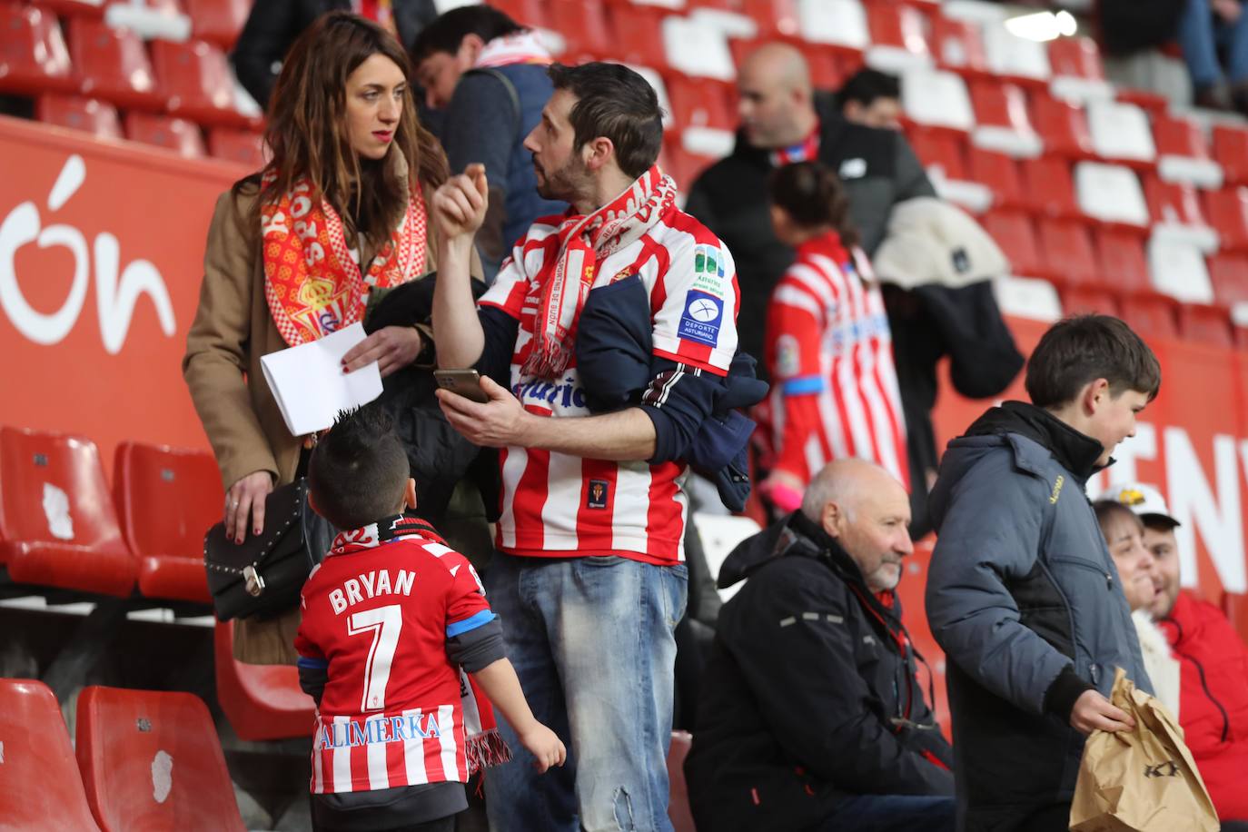 Fotos: ¿Estuviste en el Sporting - Levante? ¡Búscate en las fotos!