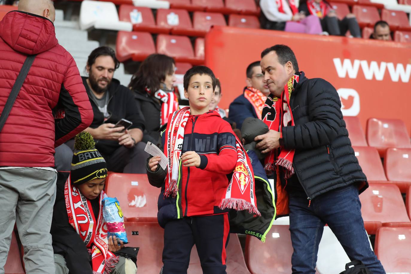 Fotos: ¿Estuviste en el Sporting - Levante? ¡Búscate en las fotos!