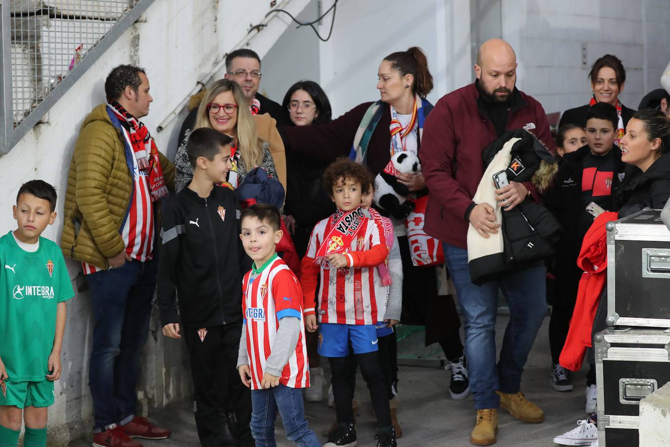 Fotos: ¿Estuviste en el Sporting - Levante? ¡Búscate en las fotos!