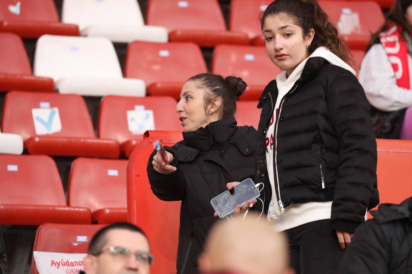 Fotos: ¿Estuviste en el Sporting - Levante? ¡Búscate en las fotos!