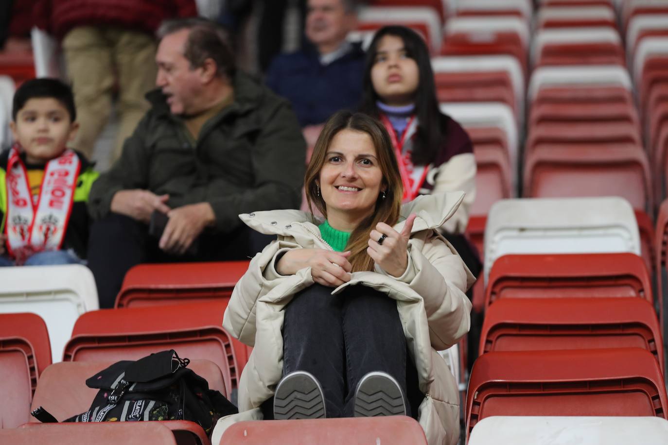 Fotos: ¿Estuviste en el Sporting - Levante? ¡Búscate en las fotos!