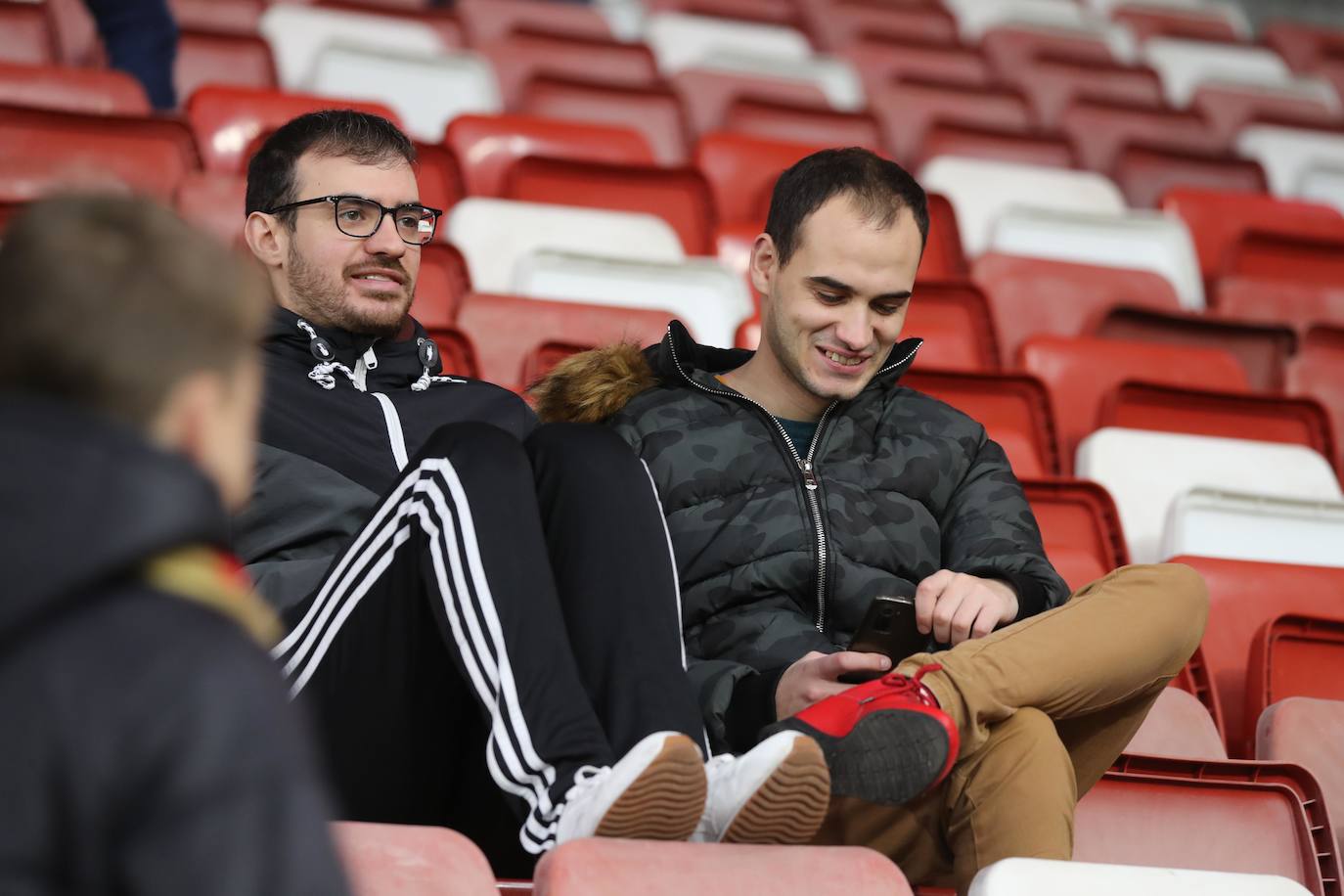 Fotos: ¿Estuviste en el Sporting - Levante? ¡Búscate en las fotos!