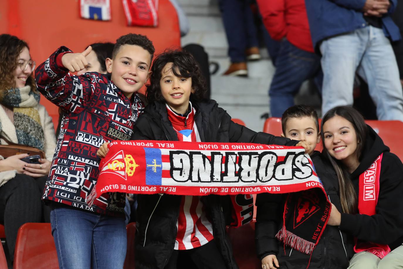 Fotos: ¿Estuviste en el Sporting - Levante? ¡Búscate en las fotos!