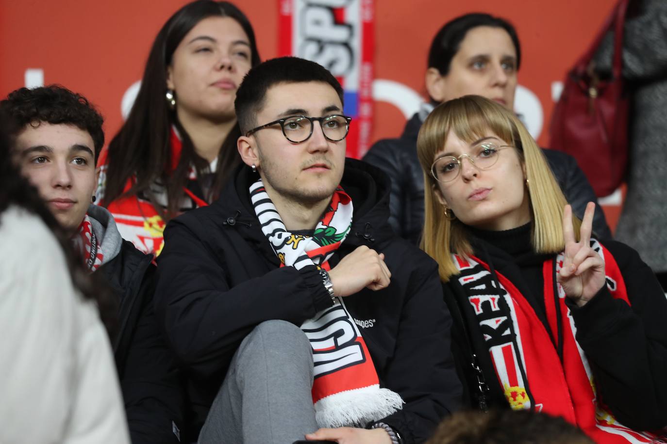 Fotos: ¿Estuviste en el Sporting - Levante? ¡Búscate en las fotos!