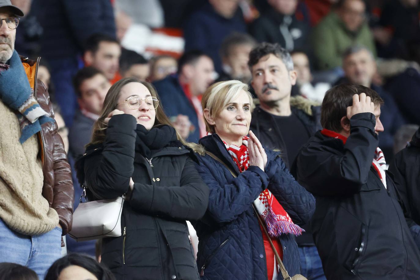 Fotos: ¿Estuviste en el Sporting - Levante? ¡Búscate en las fotos!