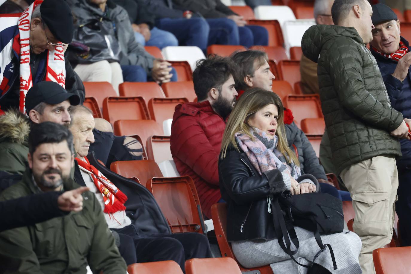 Fotos: ¿Estuviste en el Sporting - Levante? ¡Búscate en las fotos!