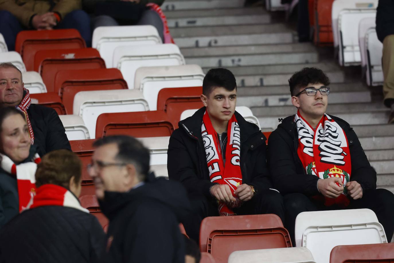 Fotos: ¿Estuviste en el Sporting - Levante? ¡Búscate en las fotos!