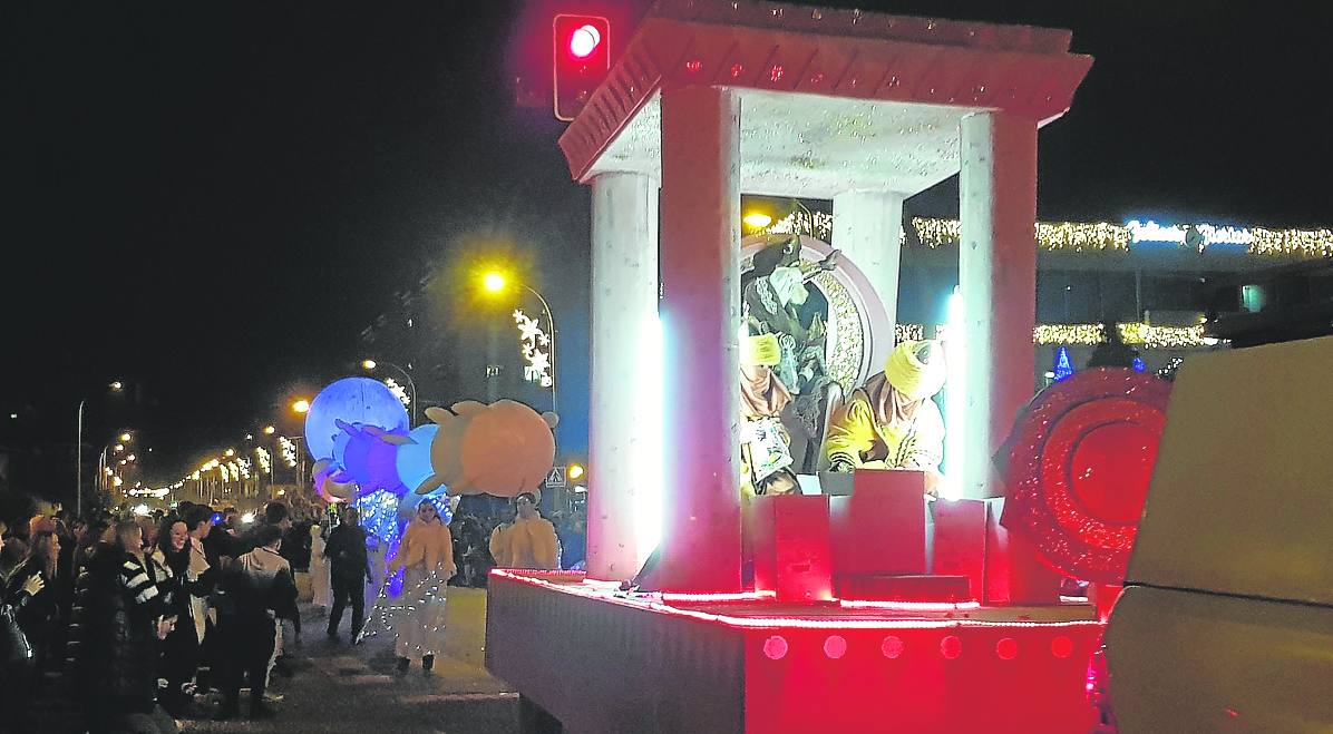 Baño de masas en las calles de Castrillón