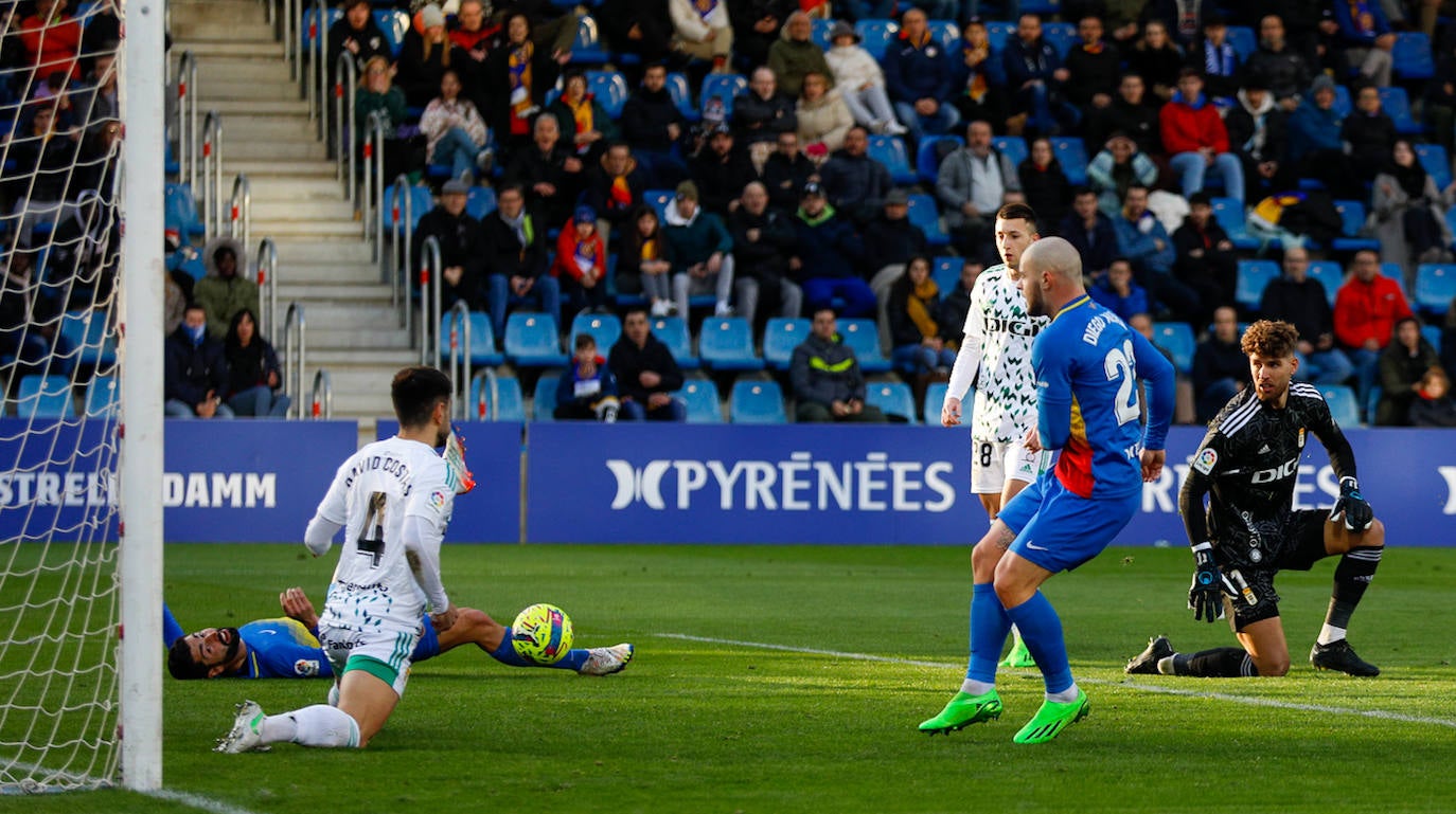 Fotos: Las mejores imágenes del Andorra - Real Oviedo