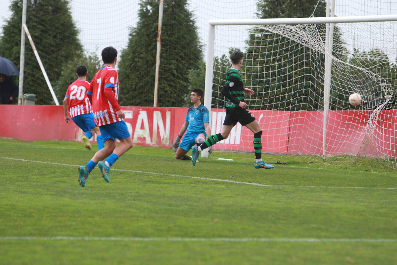 Fotos: Las mejores imágenes del Sporting - Racing en la Copa del Rey de juveniles