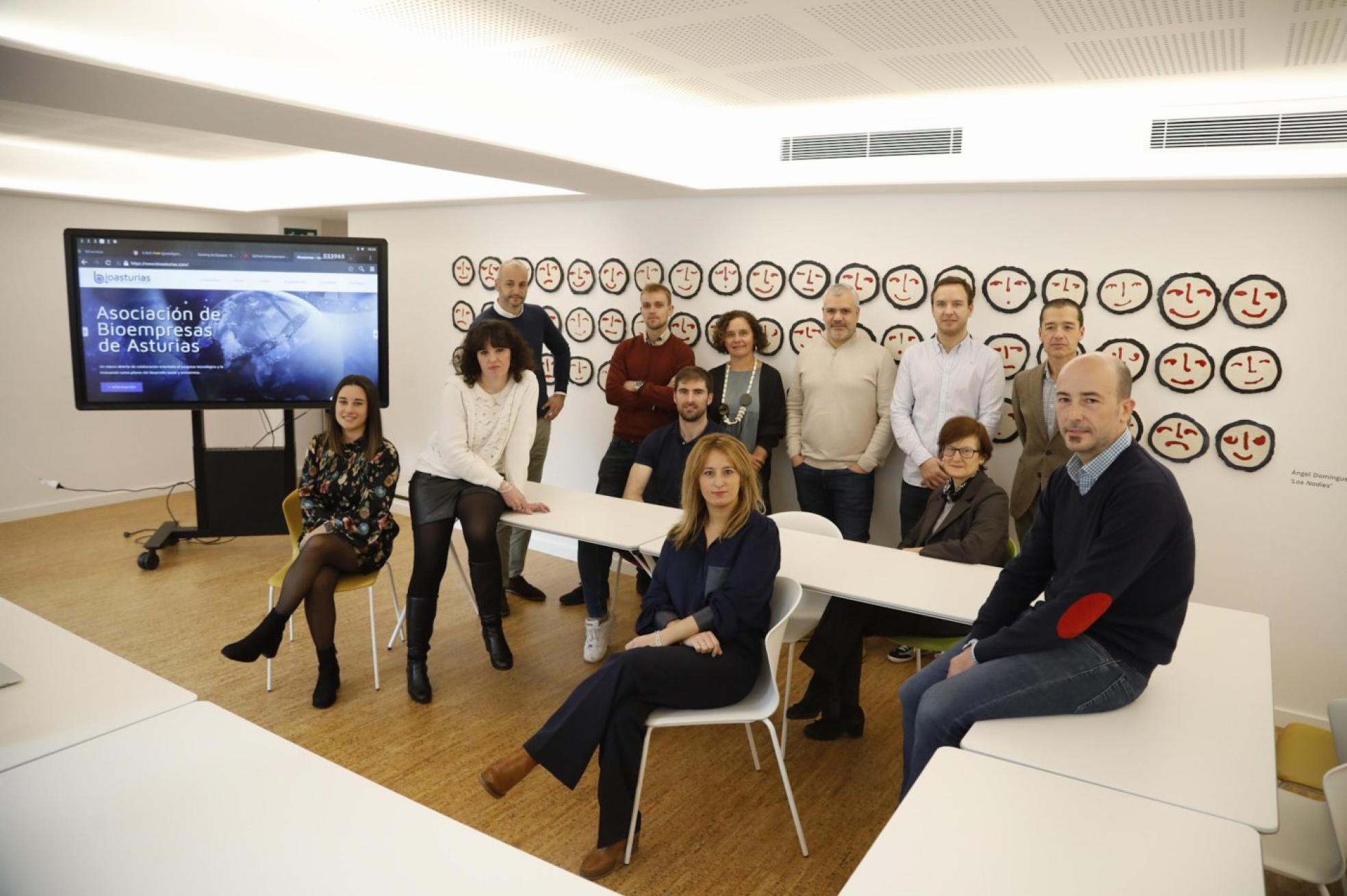 t De izquierda a derecha, Alicia Montes (UpIntelligence), Vanessa Fernández (Diecolpet), Claudio Hidalgo (Microviable Therapeutics), Daniel Hugo Heinisch y Alberto Castaño (Recog Analytics), Marián García (I4Life), Gabriel Álvarez (Neurostech), Henar Muñoz (Bioquochem), Carlos Martínez (Dreamgenics), Julia Dorado (I4Life), Ricardo Llavona (Biocrew) y Pablo Fanjul (Metrohm Dropsens).