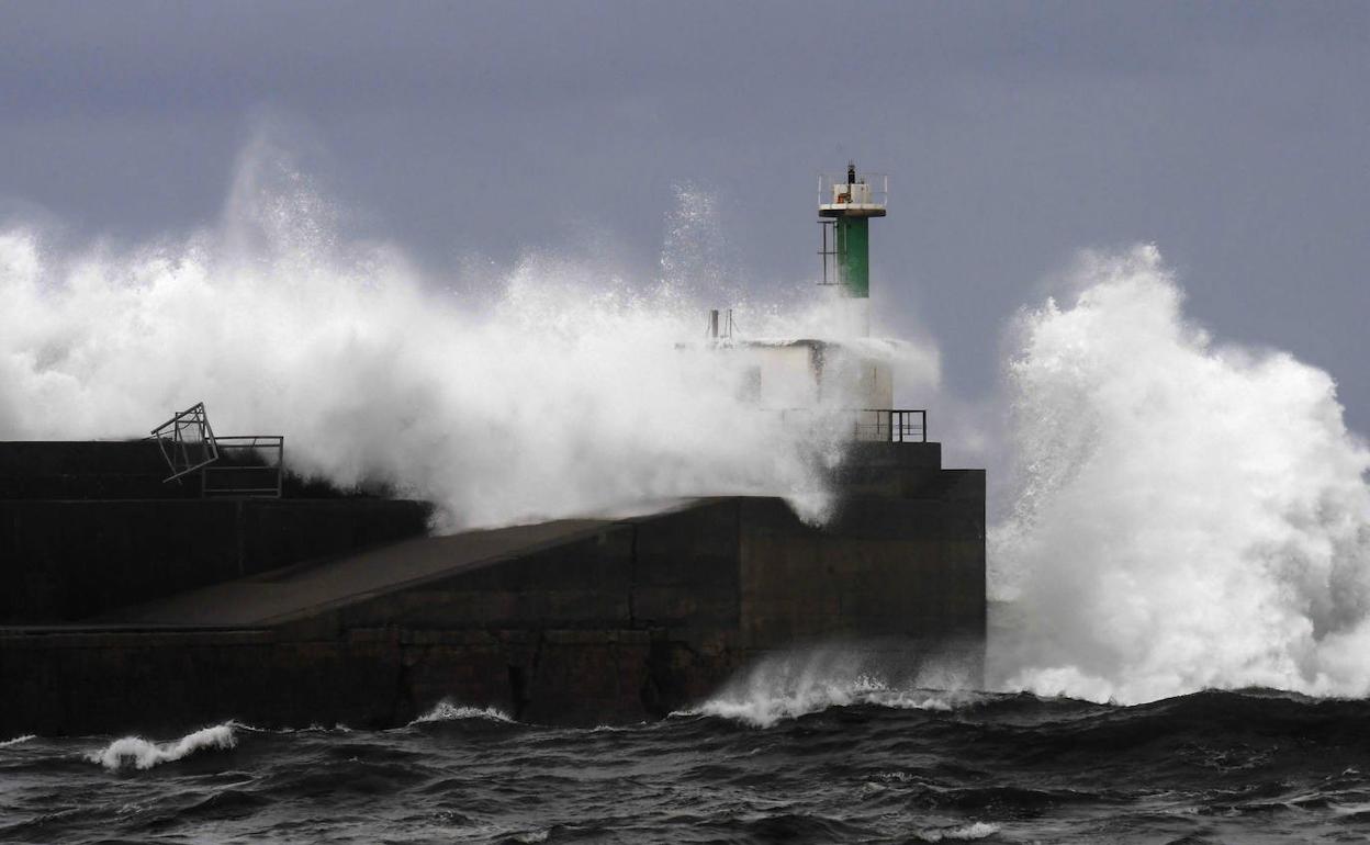 La punta de la barra de San Esteban de Pravia este domingo.