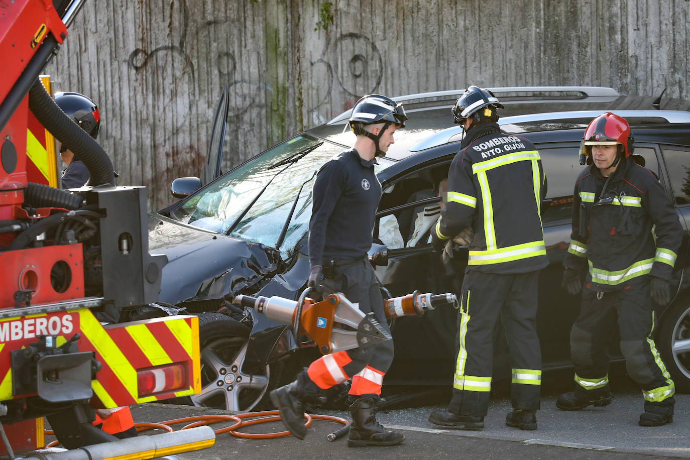 Fotos: Despliegue policial por un accidente de coche en el Llano