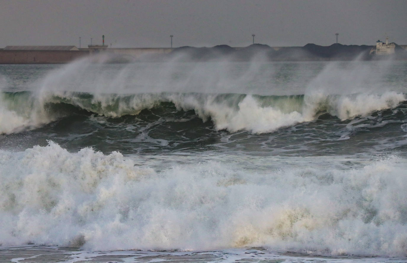 Fotos: El impresionante oleaje que pone en alerta a Asturias