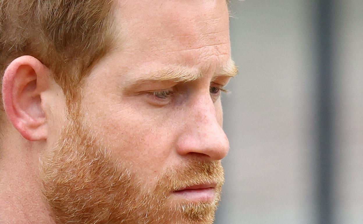 El duque de Sussex duerante el funeral de estado de su abuela, la reina Isabel II