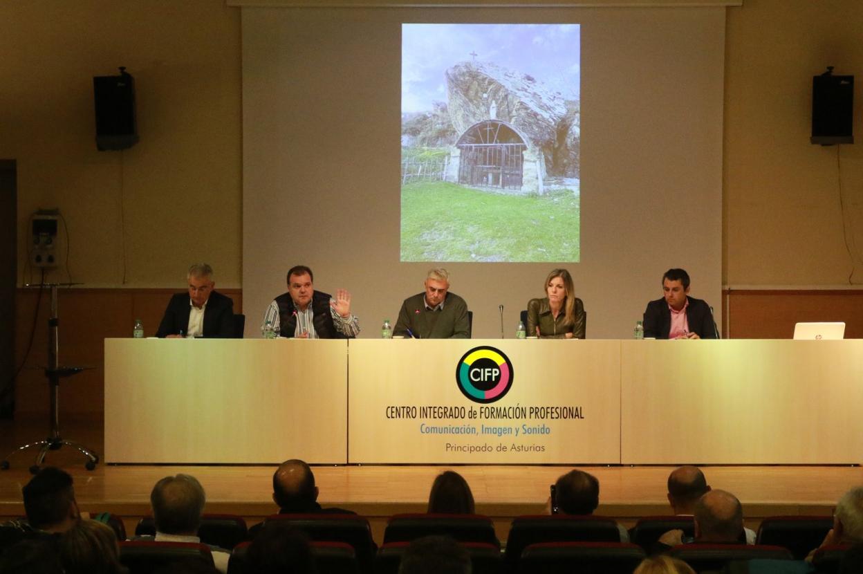 Fermín Rodríguez, José Luis Alperi, Roberto Pato, Graciela Blanco y Gustavo Martínez Pañeda. 