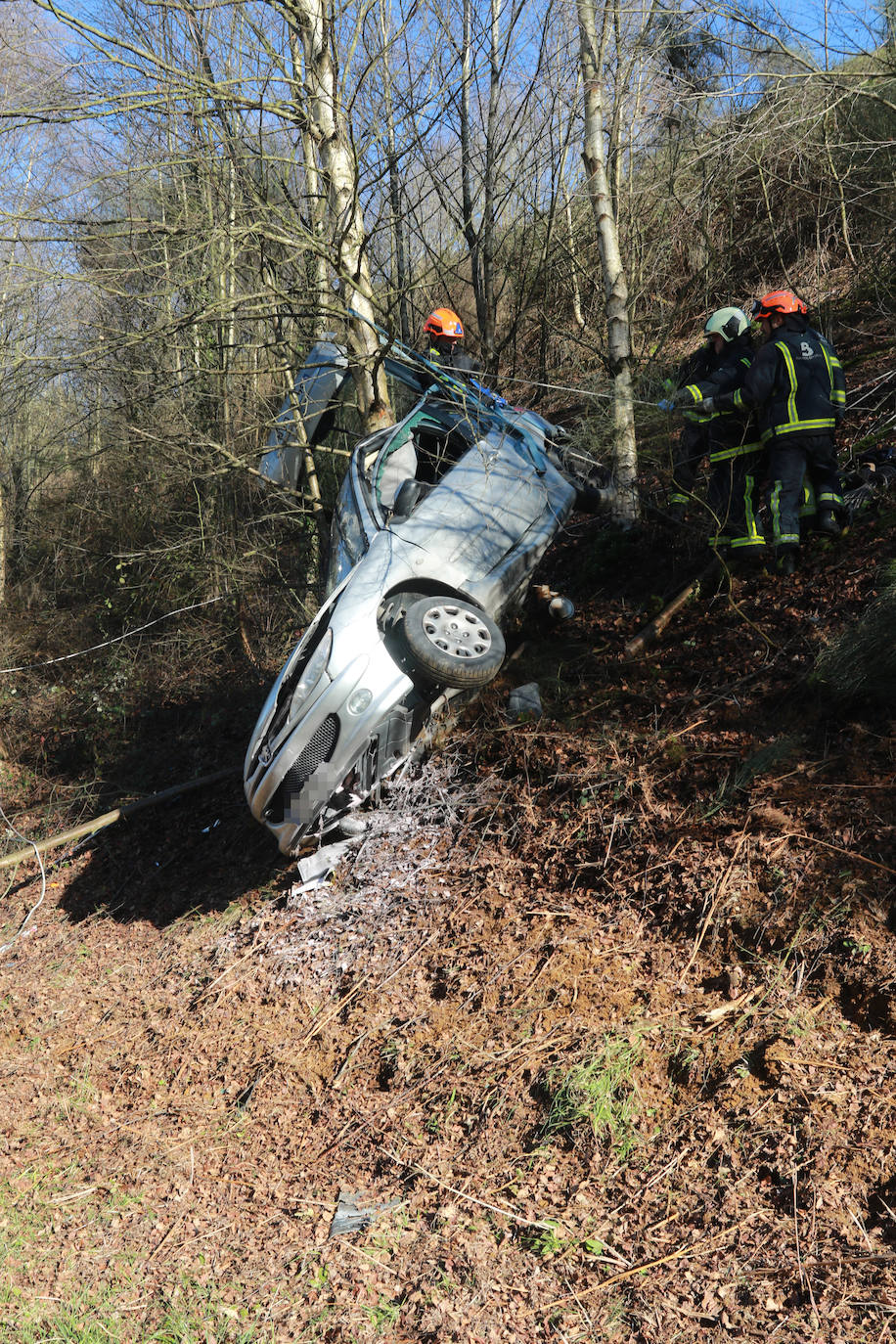 Fotos: Fallece el párroco de Turón en un accidente de tráfico en Siero