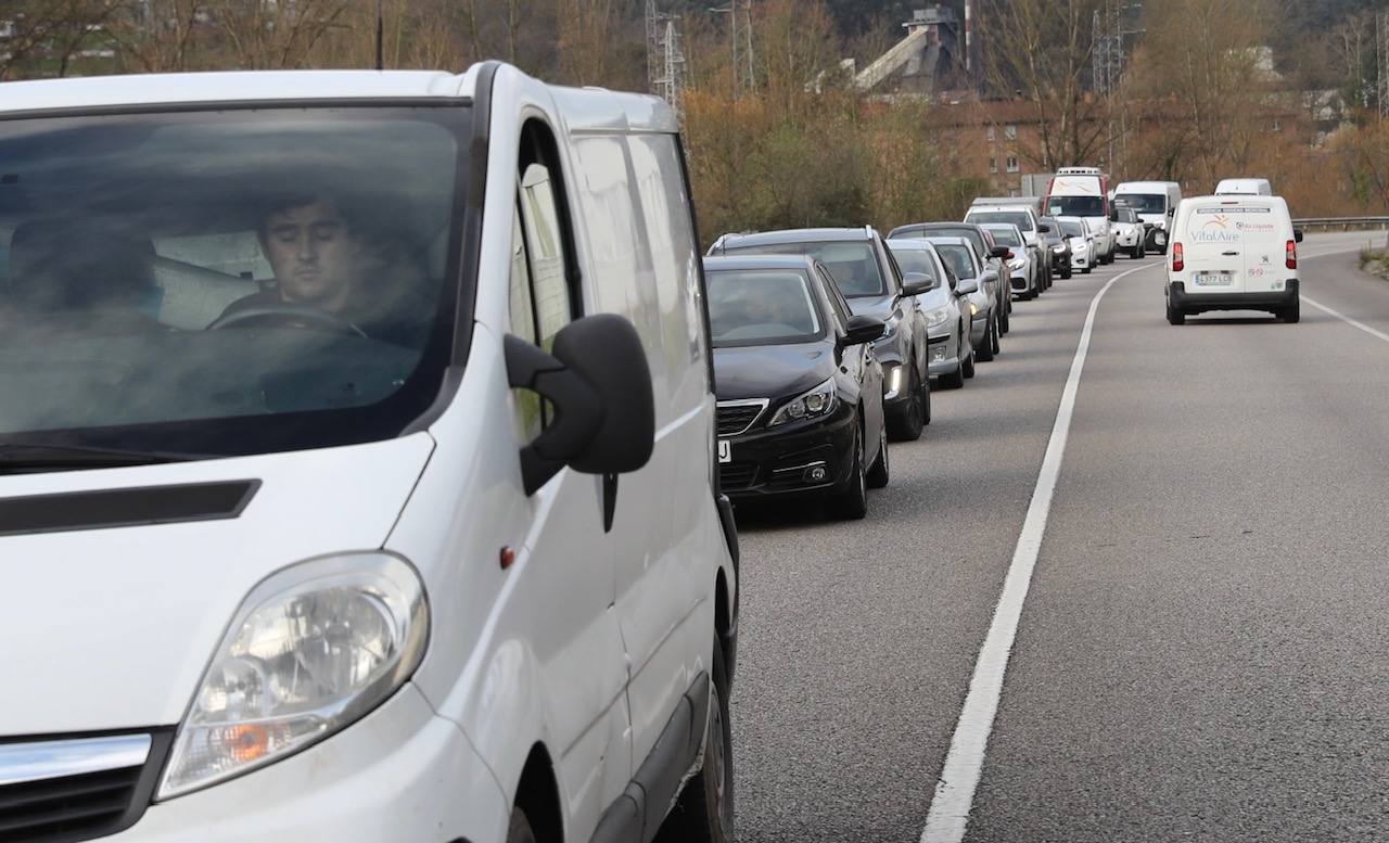 Fotos: Choque de dos vehículos en el corredor del Nalón